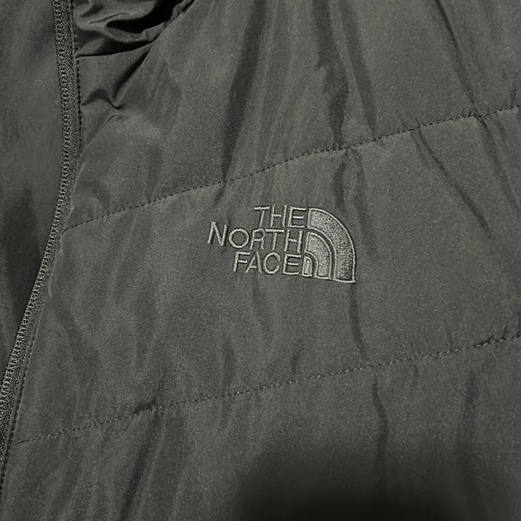 The North face bomber jacket- size large.. never worn. - Picture 2 of 4